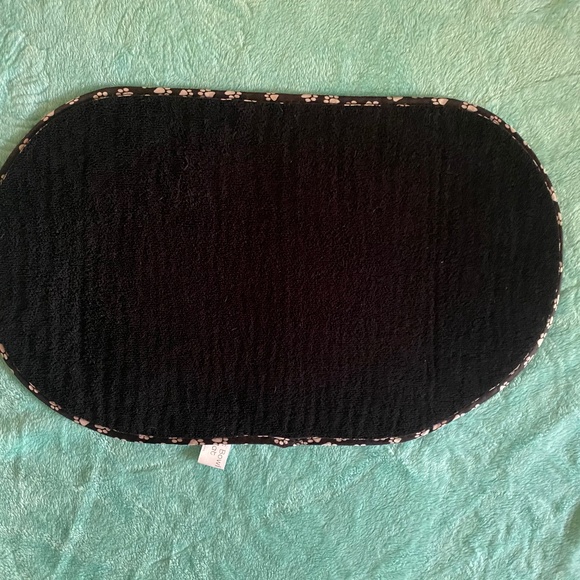 Pet Bowl Mat with gripped waterproof lining on back - Picture 1 of 4